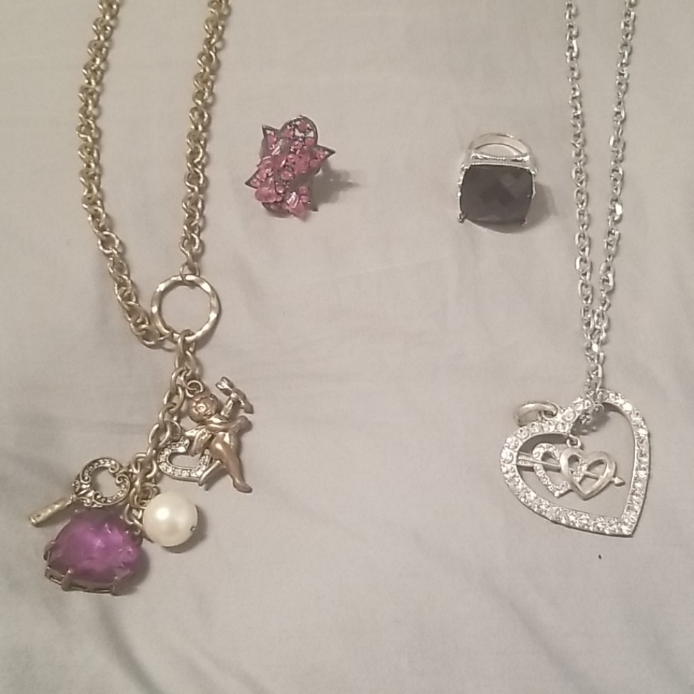 2 Necklaces and matching rings-1gold+1silver color